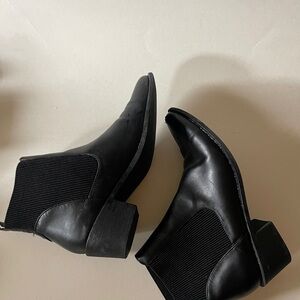 TRUFFLE COLLECTION WOMEN'S BLACK Slip On Block Heeled Ankle Chelsea Boots